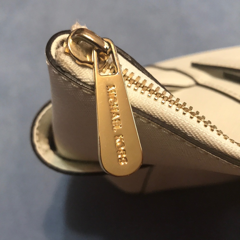 Large white Michael Kors tote with gold trim - Picture 3 of 6